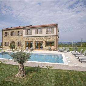 5 bedroom villa with heated pool near Momjan, Istria, sleep 12
